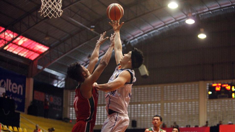 Ronny Gunawan mencetak 16 poin saat melawan Pacific. Copyright: &copy; dok IBL